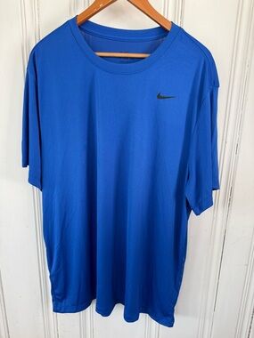 Nike Men’s Athletic Short-Sleeve Crew Neck Tee in Bright Blue